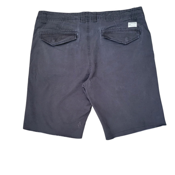 Volcom Men's Chino Workwear Cut-Off Shorts Size 36 Inseam 10" Pre-owned - Picture 2 of 7